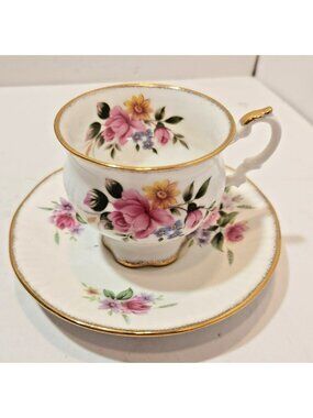 Vtg Elizabethan Staffordshire Caroline Bone China Teacup & Saucer England